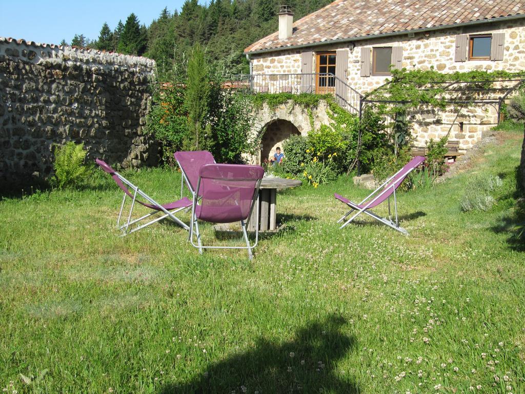 Le Petit Rias Gîte Soleil Saint Maurice en Chalencon Exterior foto