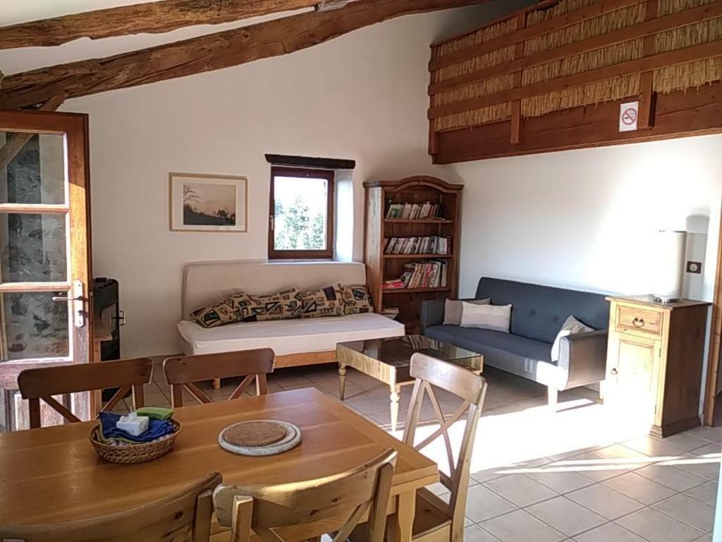 Le Petit Rias Gîte Soleil Saint Maurice en Chalencon Exterior foto